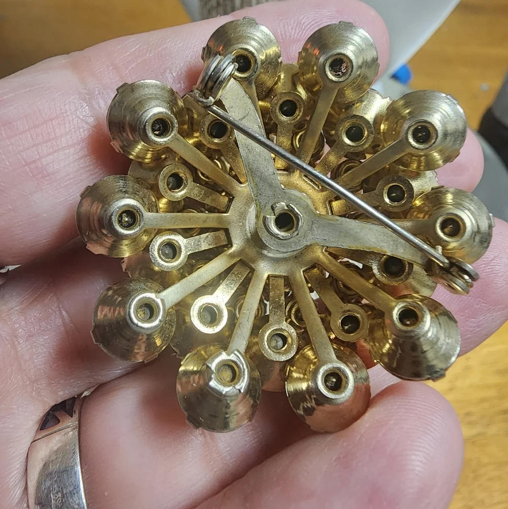 Vintage Yellow Aurora Borealis Brooch - Picture 4 of 7